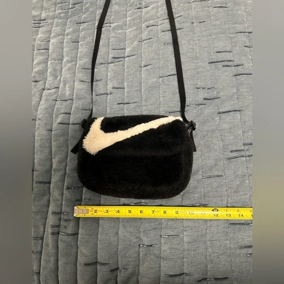 Nike Black and Cream Faux Fur Shoulder Bag - Picture 3 of 12